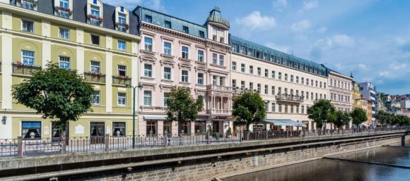 Viesbutis Kolonada Karlovy Vary.jpg